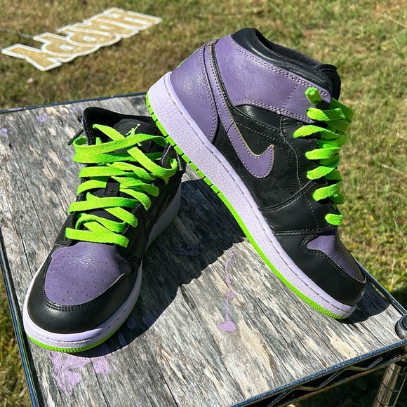 JORDAN RETRO JOKER, boy size 6, 136065-021 purple, black, lime - Main Image